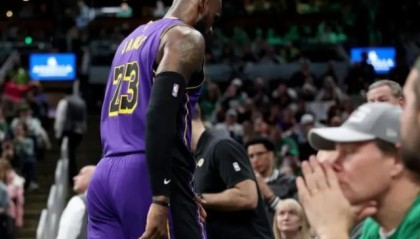 詹皇倒下为湖人敲响警钟？紫金众将无惧魔鬼赛程